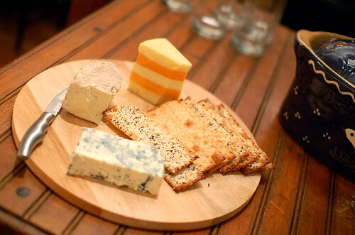 Brânzeturile sunt surse bune de proteine pentru a slăbi