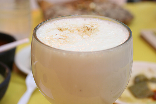 Beneficiile curcumei incluse într-un smoothie