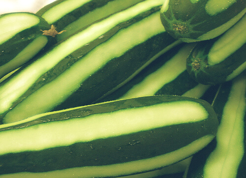 Castravete parțial decojit