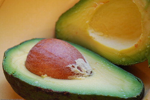 Este benefic să mănânci mai mult avocado și chiar și sâmburele acestuia