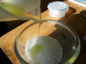 Cum să vă preparați singuri exfoliante naturale