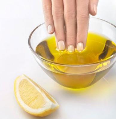 Cum vă preparați singuri exfoliante naturale cu ulei de măsline și lămâie