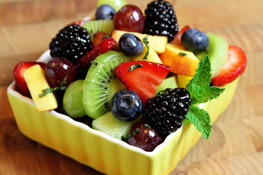 Salată de fructe pentru un mic dejun apetisant