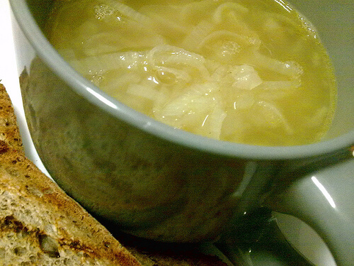 Supa de ceapă este benefică pentru rinichi