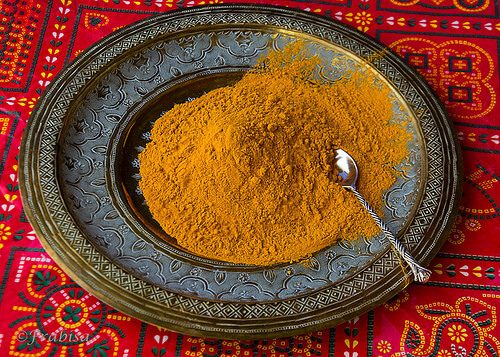 Curcuma inclusă în tratamente pentru reducerea aspectului varicelor