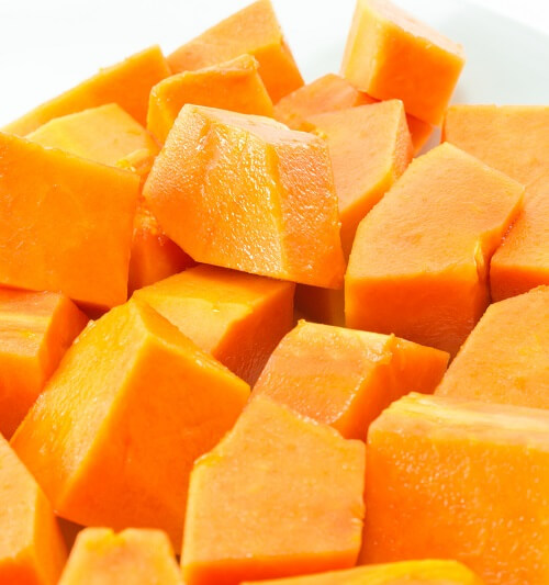 Alimente care hidratează pielea precum papaya