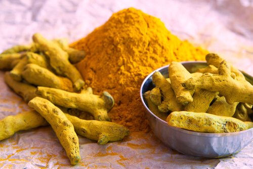 Curcuma pe lista de alimente care curăță venele și arterele