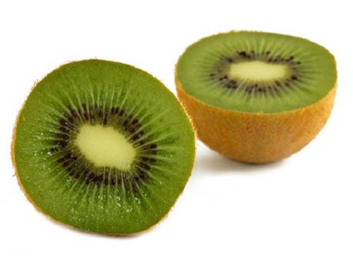Kiwi pe lista de alimente care hidratează pielea