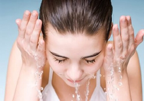 8 metode mai puțin folosite pentru hidratarea pielii