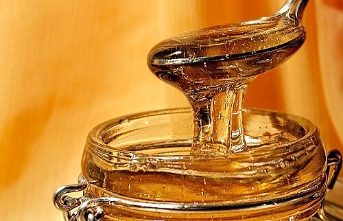 Mierea este alegerea ideală pentru balsamuri de păr naturale