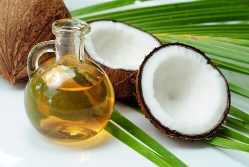 Ulei de cocos în remedii naturale pentru părul rebel