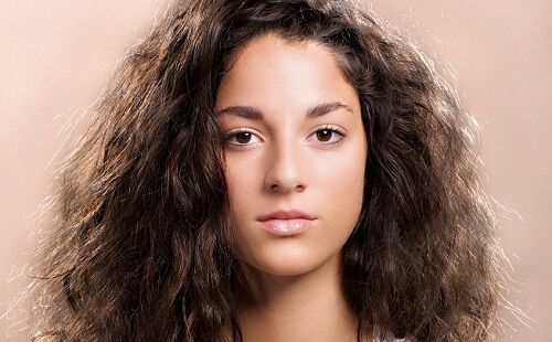 8 remedii naturale pentru părul rebel