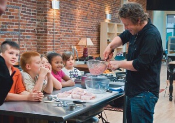 Jamie Oliver vorbind despre chicken nuggets