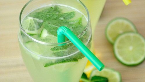 Lămâie, mentă, apă pentru pH acid