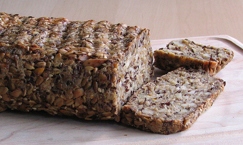 Pâinea cu semințe pe lista de remedii naturiste pentru constipație