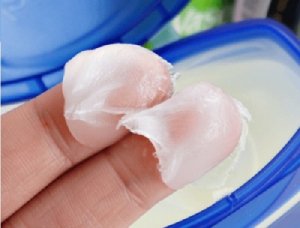 20 de utilizări ale vaselinei în cosmetică