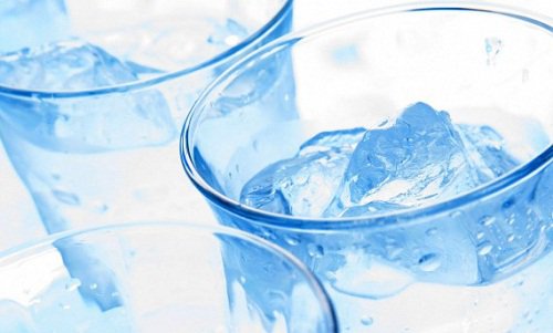 Bea apă în funcție de greutatea ta