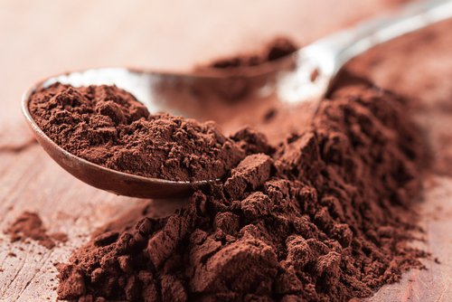 Lingură cu pudră de cacao
