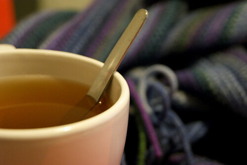 Cum să elimini mucusul cu ceai cald