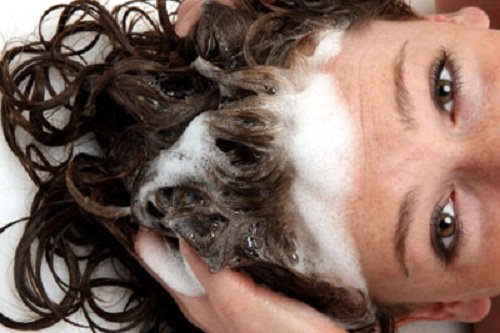 Cât de des folosim șampon pe păr
