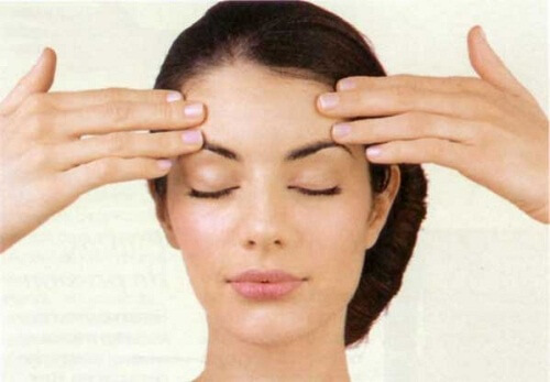 5 exerciții pentru a-ți tonifia fața