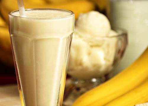 Milkshake dulce cu banane