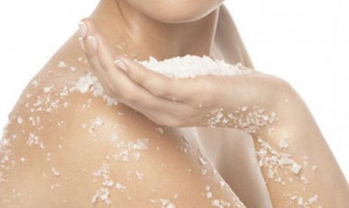 Remedii naturale pentru pielea lăsată cu sare de mare