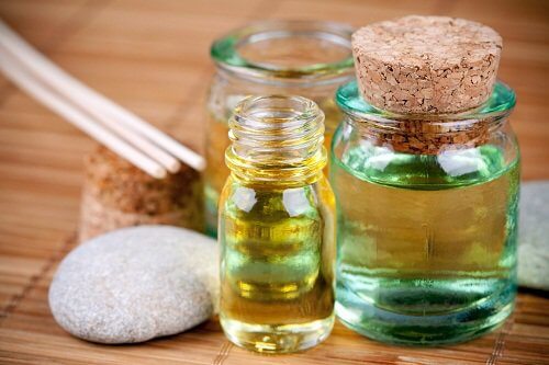 Remedii naturale pentru pielea lăsată pe bază de uleiuri naturale