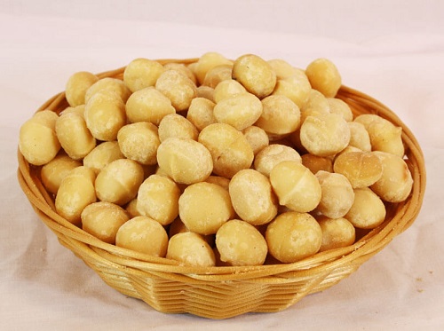 Alune de pădure decojite