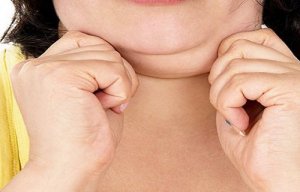3 trucuri pentru a reduce bărbia dublă