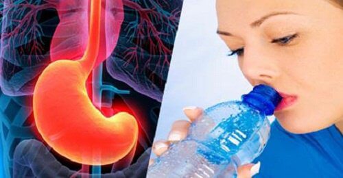 Beneficiile apei pe stomacul gol pentru sănătate