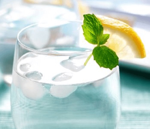 Beneficiile apei pe stomacul gol cu adaos de lămâie
