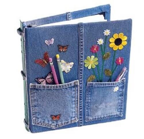 Blugii vechi folosiți pentru a crea coperta unei agende