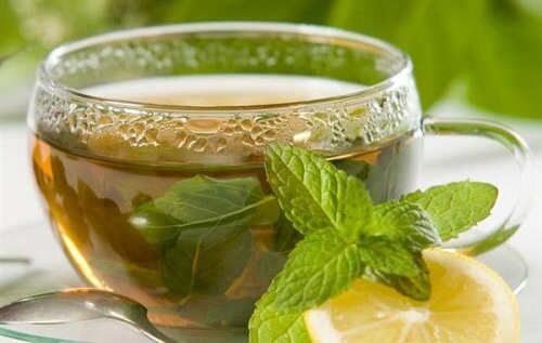 Ceaiul verde pe lista de remedii pentru durerile articulare