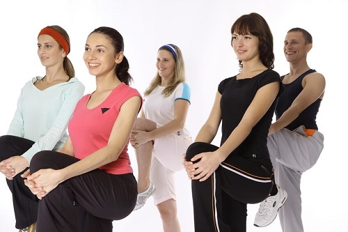 Femei care știu cum să fii fericit făcând sport