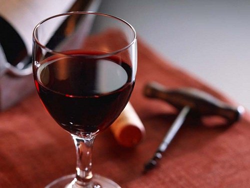 Menținerea tinereții cu puțin vin roșu