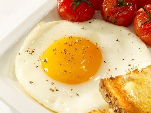 Nutrienți esențiali pentru creier prezenți în ouă
