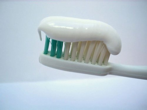 Tuburile pastei de dinți nu indică prezența de produse medicinale