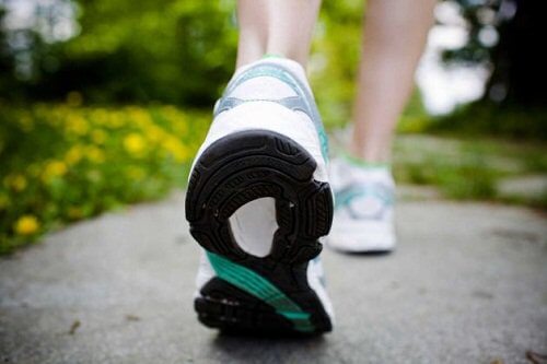 Puțin jogging te ajută să arzi 600 de calorii pe zi