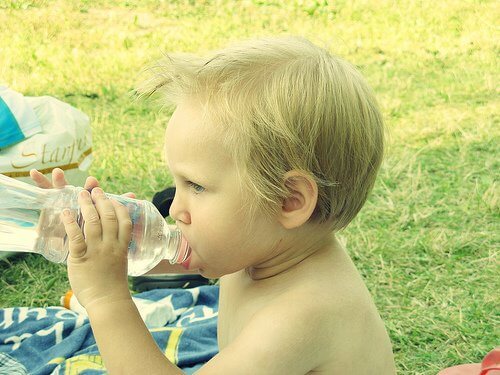 Cum să bei apă în mod corect dacă ești copil