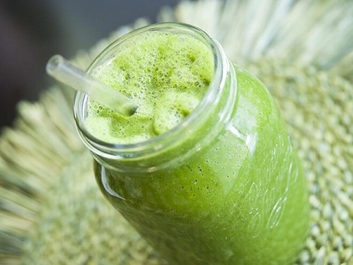 Borcan cu smoothie verde
