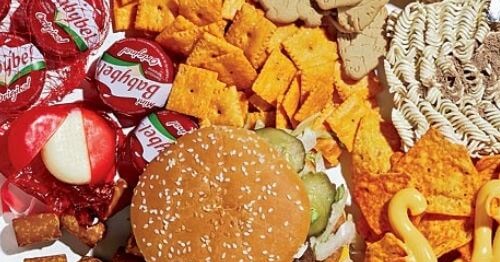 Junk food-ul conține toxine nocive pentru copii