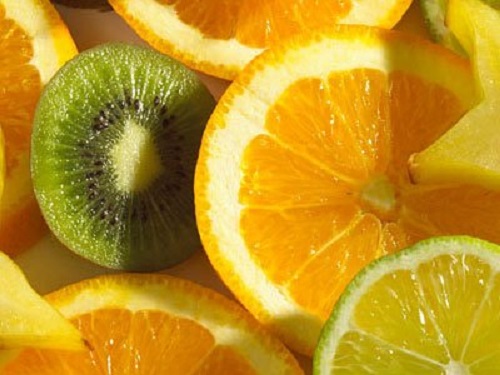 Kiwi și portocalele sunt alimente care elimină mucusul