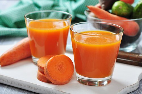 Suc de morcovi care face parte din diete alcaline