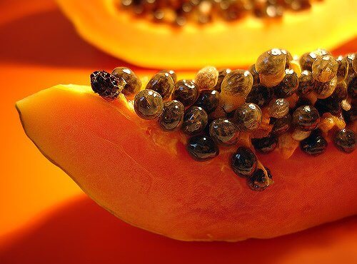 Fruct de papaya util pentru albirea pielii de pe gât