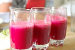 Sucuri și smoothie-uri pentru combaterea căderii părului