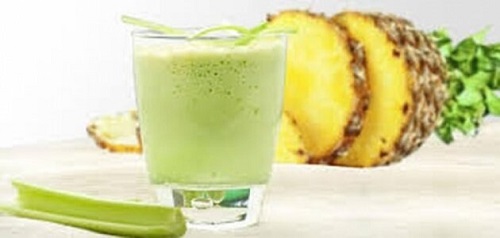 Smoothie cu țelină și ananas care arde grăsimile