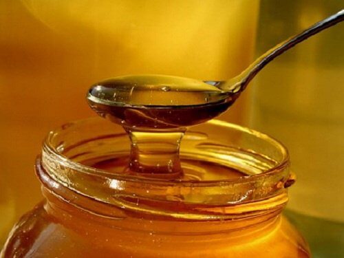 Tratează tusea cu miere naturală de albine