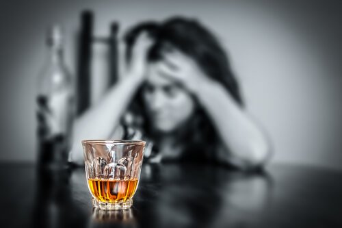 Consumul excesiv de alcool pe lista de obiceiuri care afectează creierul