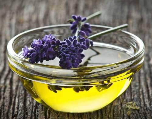 Lavanda îndepărtează mirosurile corporale urâte